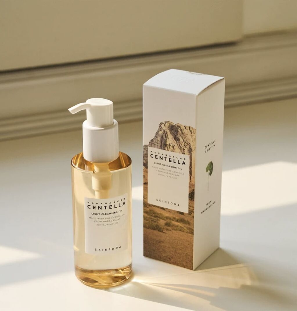 MADAGASCAR CENTELLA LIGHT CLEANSING OIL 200ML - img_7612.jpeg